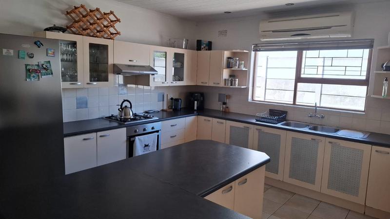 To Let 4 Bedroom Property for Rent in Blommendal Western Cape